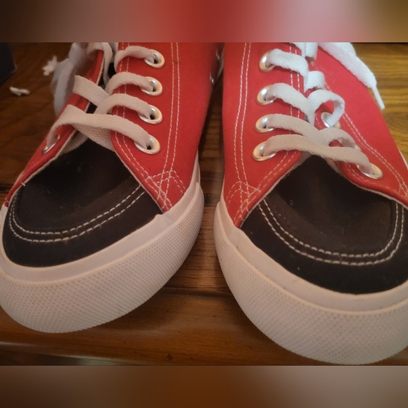 SKICKS Cincinnati Bearcats Low Top Womens Shoes Sneakers Size 7 - Picture 8 of 9